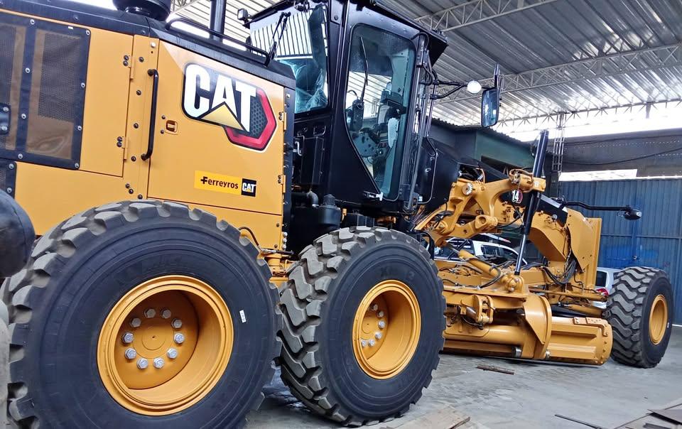 MOTONIVELADORA CAT 14